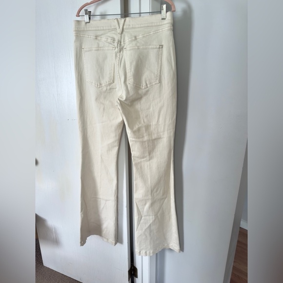 VERONICA BEARD Beverly Patch-Pocket Skinny Flare Jeans in Ecru - Picture 7 of 10